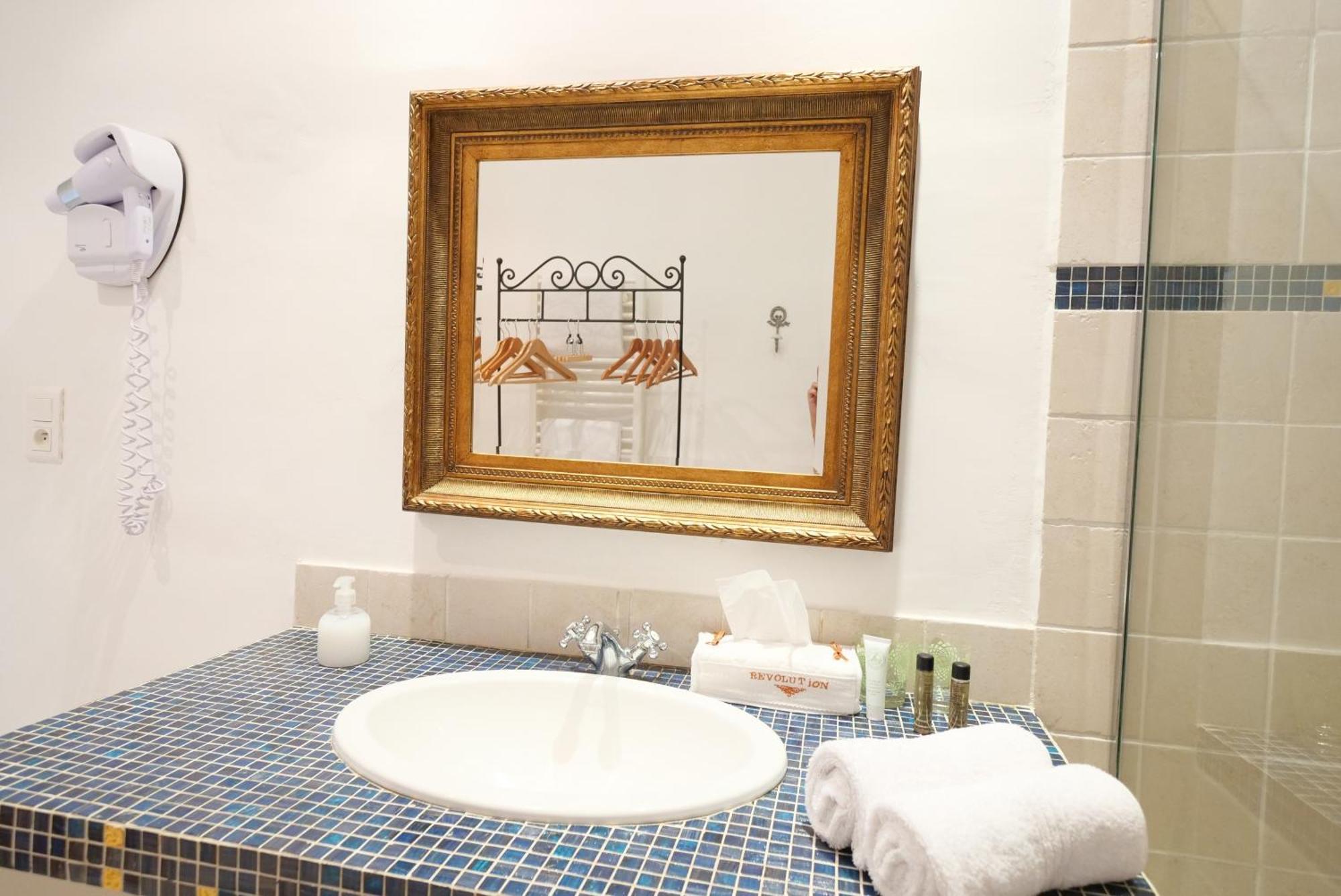 Chambres Du Vieux Bistrot Cabrières-dʼAvignon Εξωτερικό φωτογραφία